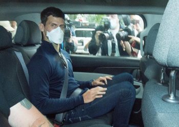 Djokovic abandona Australia tras perder la batalla judicial