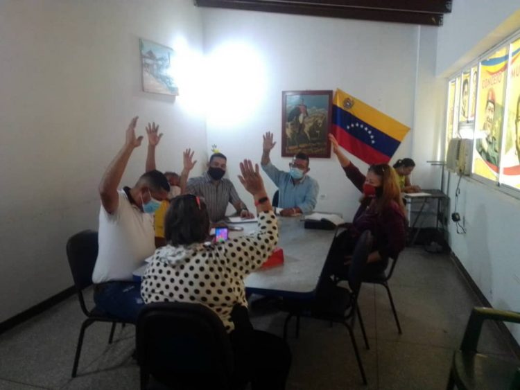 El voto de los seis concejales de la reunión de este lunes en Sucre que reeligió a Rafael Durán.