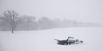 Miles de vuelos cancelados por la tormenta de nieve que azota el noreste de EE.UU.