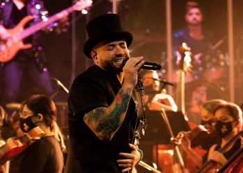 Nacho anuncia tres discos «auténticos y de corazón» para 2022