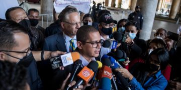 Promotores del revocatorio a Maduro impugnan el formato del ente electoral