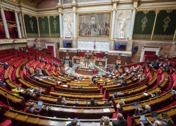 Tormenta política en Francia por la ofensiva de Macron a los no vacunados