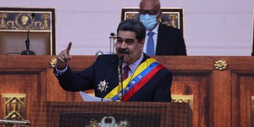 Maduro pide a los venezolanos vacunarse ante el aumento de casos de covid-19