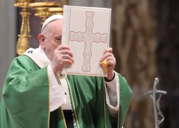 El papa encomia el «ejemplo heroico» de los nuevos beatos de El Salvador
