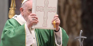 El papa encomia el «ejemplo heroico» de los nuevos beatos de El Salvador