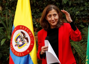 Betancourt deja la coalición de centro y buscará la presidencia de Colombia en solitario