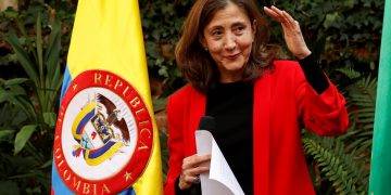 Betancourt deja la coalición de centro y buscará la presidencia de Colombia en solitario