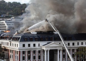 El incendio en el Parlamento de Sudáfrica ha sido «contenido»