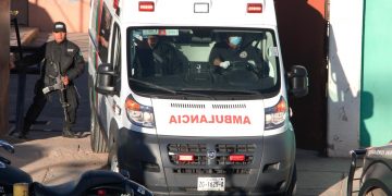 Abandonan camioneta con 10 cuerpos en plaza de ciudad mexicana de Zacatecas