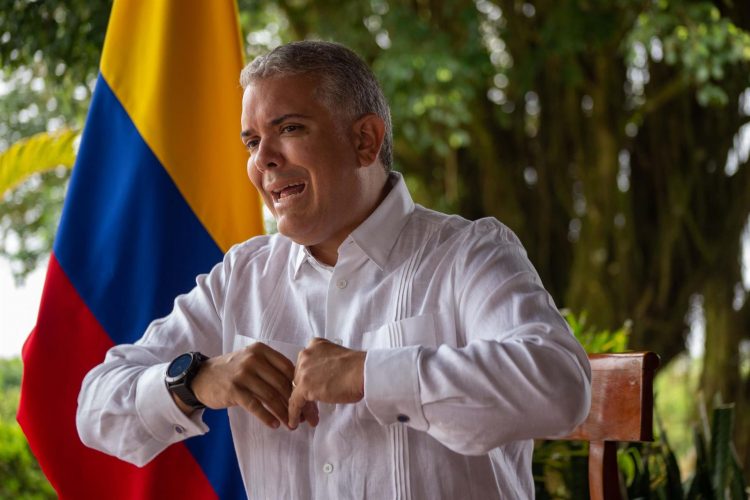 El presidente de Colombia, Iván Duque, fue registrado este sábado, durante una entrevista con Efe, en Galápagos (Ecuador). EFE