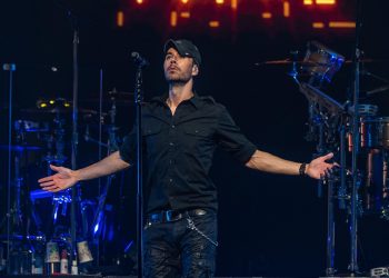 Enrique Iglesias lanza disco con 4 «remixes» del éxito con Farruko «Me pasé»