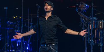 Enrique Iglesias lanza disco con 4 «remixes» del éxito con Farruko «Me pasé»