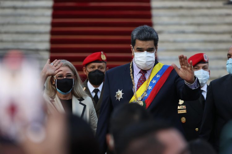El presidente de Venezuela, Nicolás Maduro, junto a la primera dama, Cilia Flores, en una fotografía de archivo. EFE/Miguel Gutiérrez