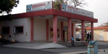 Denuncian que directora del hospital «José Vasallo Cortéz» no permite que atiendan a parturientas
