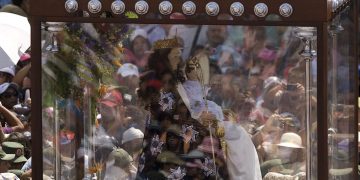 Miles de venezolanos piden a la Divina Pastora el fin de la covid-19