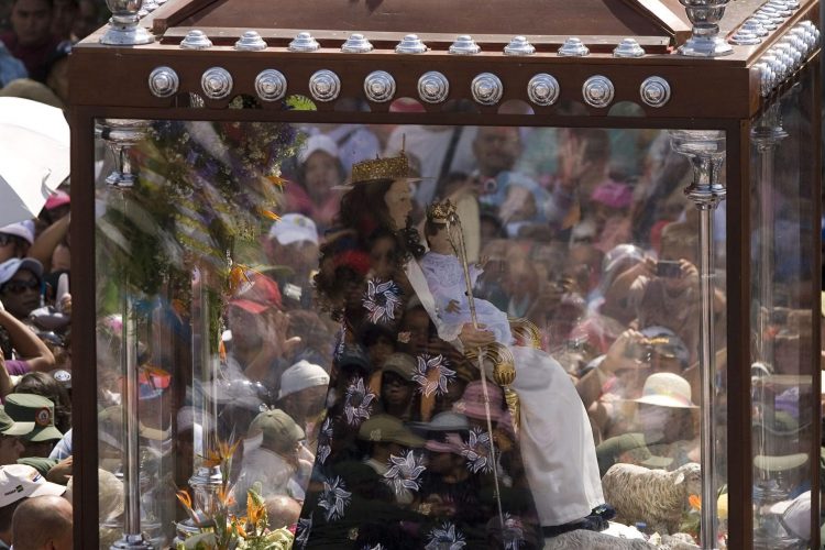 Miles de venezolanos piden a la Divina Pastora el fin de la covid-19