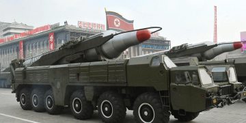 Corea del Norte lanza un misil balístico al mar de Japón