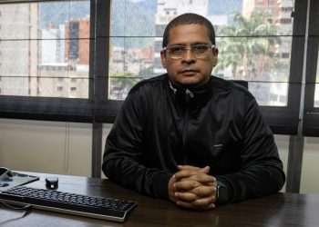 El promotor del revocatorio a Maduro tacha de «bufonada» modo de recogida de firmas
