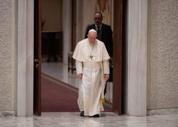El papa reitera su compromiso de hacer justicia a las víctimas de abusos