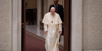 El papa reitera su compromiso de hacer justicia a las víctimas de abusos