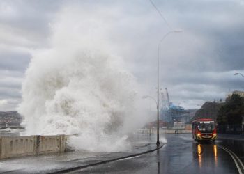 Tsunami de casi dos metros llega a la costa de Chile tras la erupción en Tonga