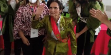 Ramona es la reina de las Ferias de San Sebastián en el ancianato Padre Lizardo