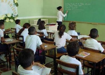 El 10 de enero se reanudan las clases y la deserción de docentes sigue en aumento