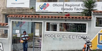 Táchira | Sociedad Civil entrega ante el CNE documento petitorio de revocatorio a Nicolás Maduro