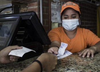 Expertos advierten que reforma al impuesto a grandes transacciones alcanzará a las personas naturales