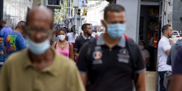 “No es sereno, no es el frío, es COVID-19 y usted debe quedarse en casa”