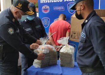 Decomisan 21 panelas de marihuana que eran transportadas en una caja de huevos