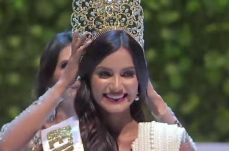 ISMELYS VELÁZQUEZ se coronó como la nueva Reina Internacional de Café 2022 este sábado en Manizales.