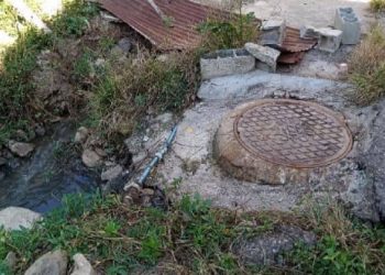 Colapsada red de aguas servidas en Miticún parte baja