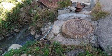 Colapsada red de aguas servidas en Miticún parte baja