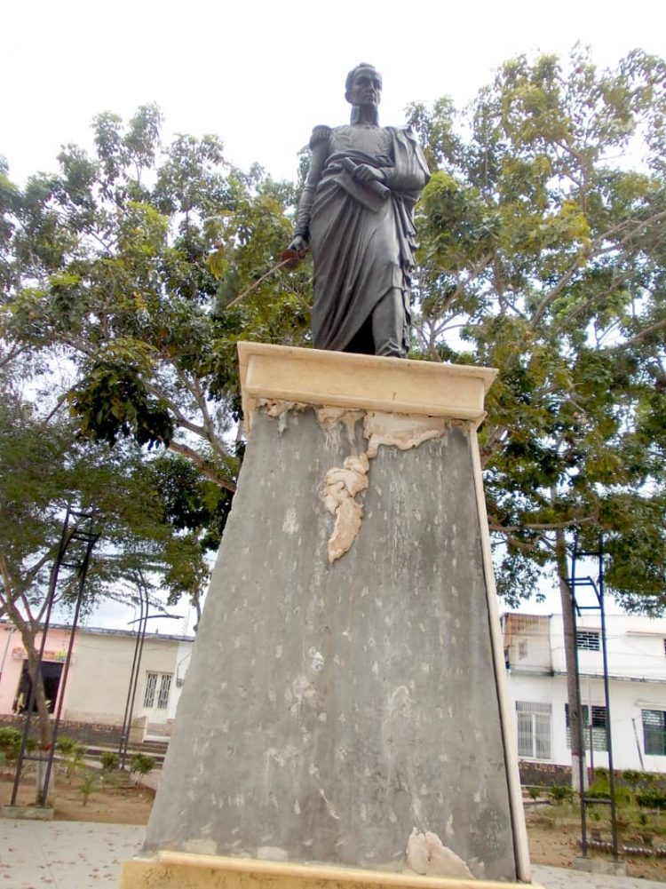 El frente del Bolívar que mira al norte que identificaba a Simón José de la Santísima Trinidad.