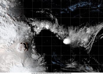 Un tsunami causa «daños significativos» en Tonga que permanece incomunicada