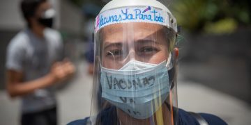 Monitor Salud exige el refuerzo anticovid para todos los hospitales