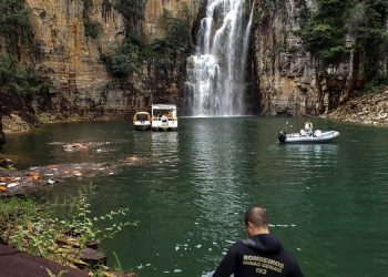 Suben a ocho los muertos por la caída de una pared rocosa sobre barcas en Brasil