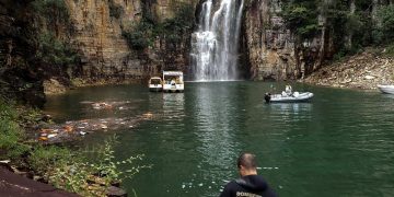 Suben a ocho los muertos por la caída de una pared rocosa sobre barcas en Brasil
