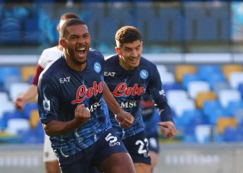 Insigne iguala a Maradona y el Nápoles presiona al Inter
