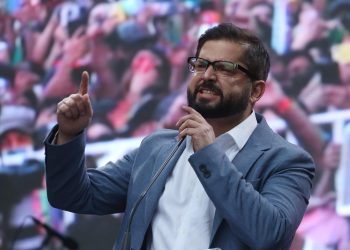 La imagen de Boric se fortalece entre los chilenos, según dos encuestas