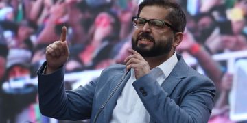 La imagen de Boric se fortalece entre los chilenos, según dos encuestas