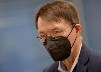 El ministro alemán de Sanidad llama a la población a hacerse test varias veces por semana