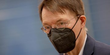 El ministro alemán de Sanidad llama a la población a hacerse test varias veces por semana