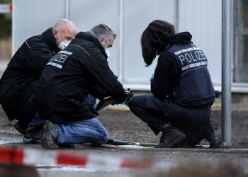 Atacante suicida de universidad alemana mató a una mujer y dejó tres heridos