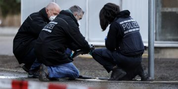 Atacante suicida de universidad alemana mató a una mujer y dejó tres heridos