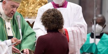 El papa otorga por primera vez a mujeres el ministerio de lector y catequista