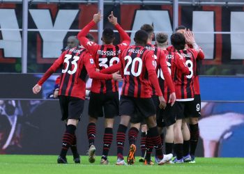 El Milan arrolla a Mourinho y presiona por el liderato