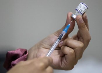 Chile se convierte en el segundo país del mundo en aplicar la cuarta dosis
