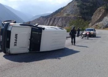 Siete lesionados al volcar un rústico en la Variante